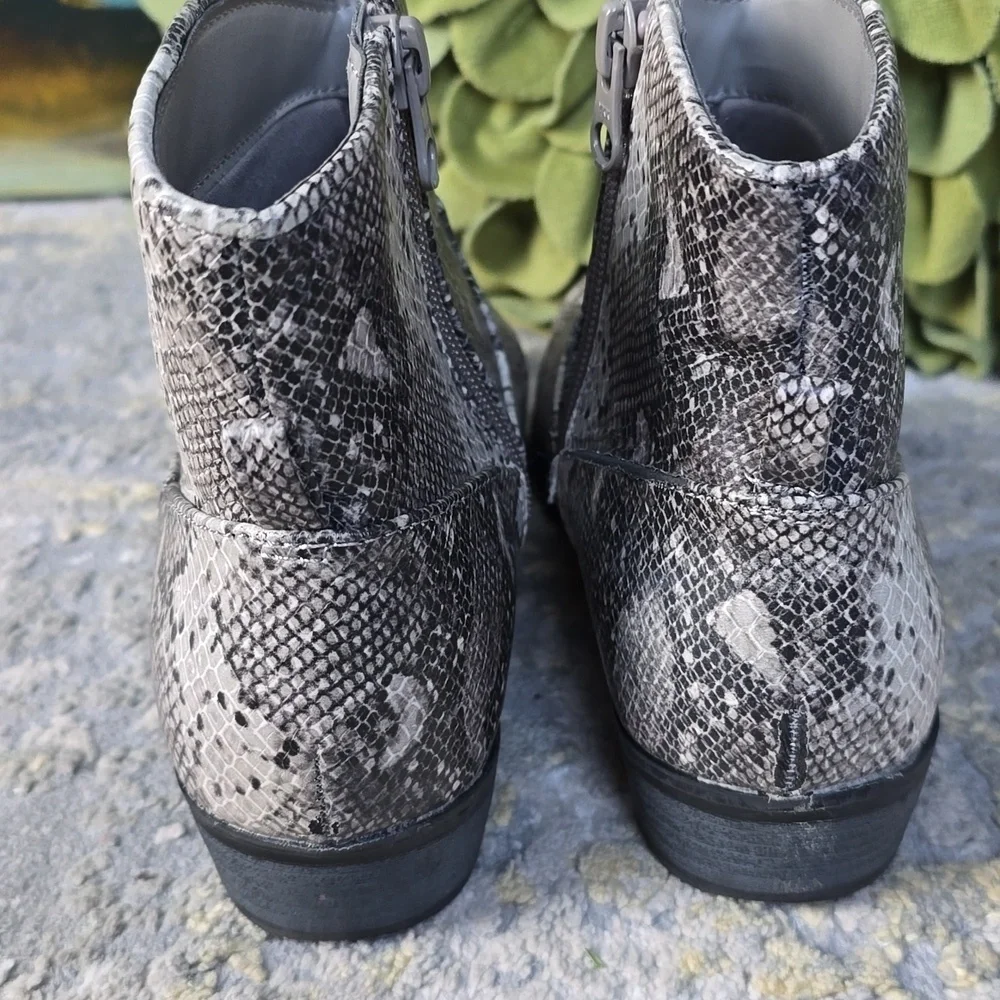 Cat & Jack Snakeskin Ankle Boots - Black and Gray